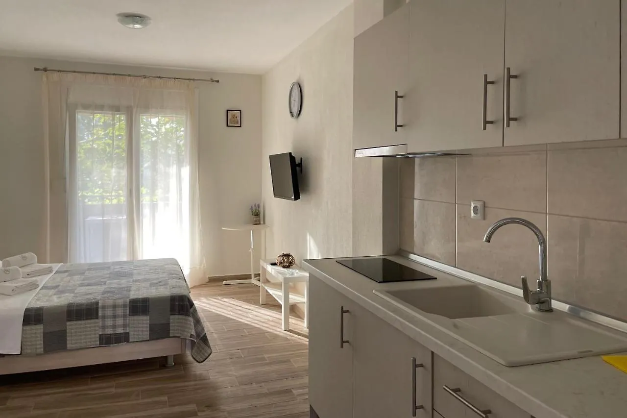 Royals Apartments 2 Νικήτη